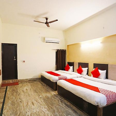 Oyo 30240 Shri Radha Palace Hotel Mathura Kültér fotó