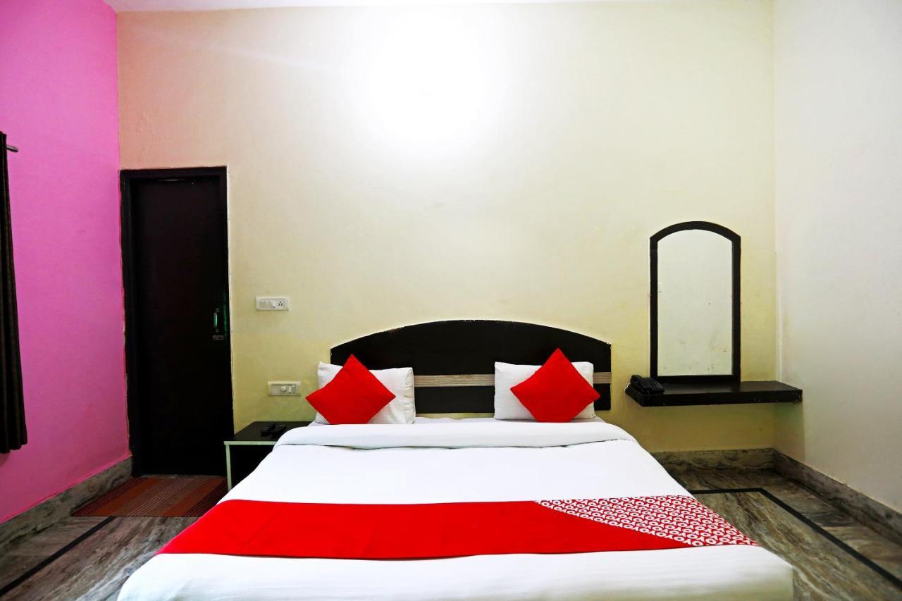 Oyo 30240 Shri Radha Palace Hotel Mathura Kültér fotó