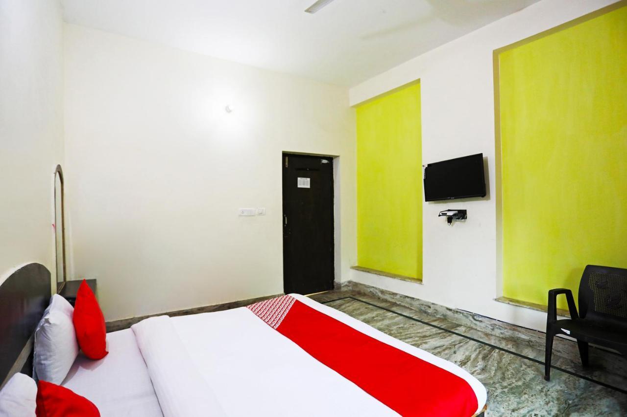 Oyo 30240 Shri Radha Palace Hotel Mathura Kültér fotó
